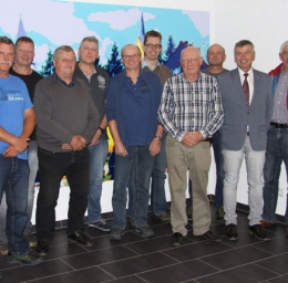 Ortsgemeinderat Biebern mit dem neuen Ortsbürgermeister und VG-Bürgermeister Michael Boos