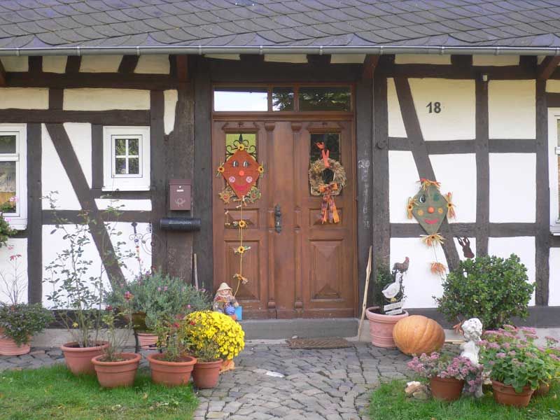 Alte Haustüre in Biebern